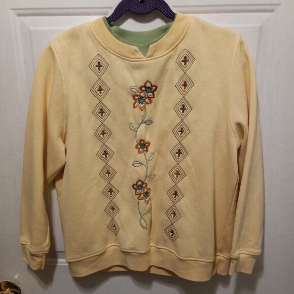 Shenaningans Womens L Creamy Yellow Floral Embroidered Sweatshirt - Picture 1 of 5